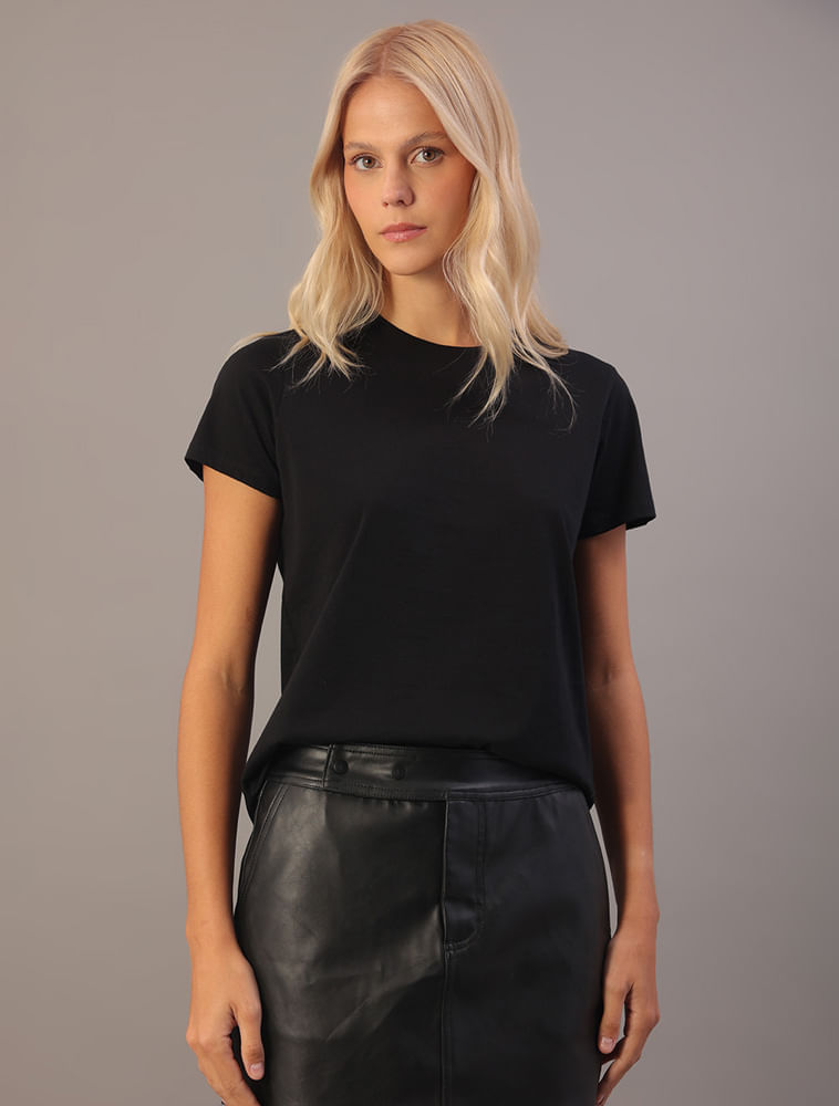 Camiseta Feminina Essentials Estampa Na Barra Calvin Klein Jeans - Preto