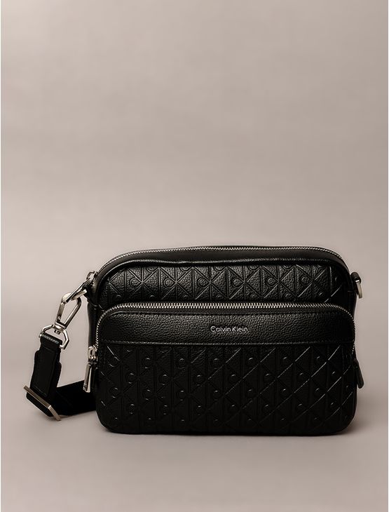 Bolsa Calvin Klein Monograma Aop Relevo - Preto Bolsa Calvin Klein Monograma Aop Relevo Preto u