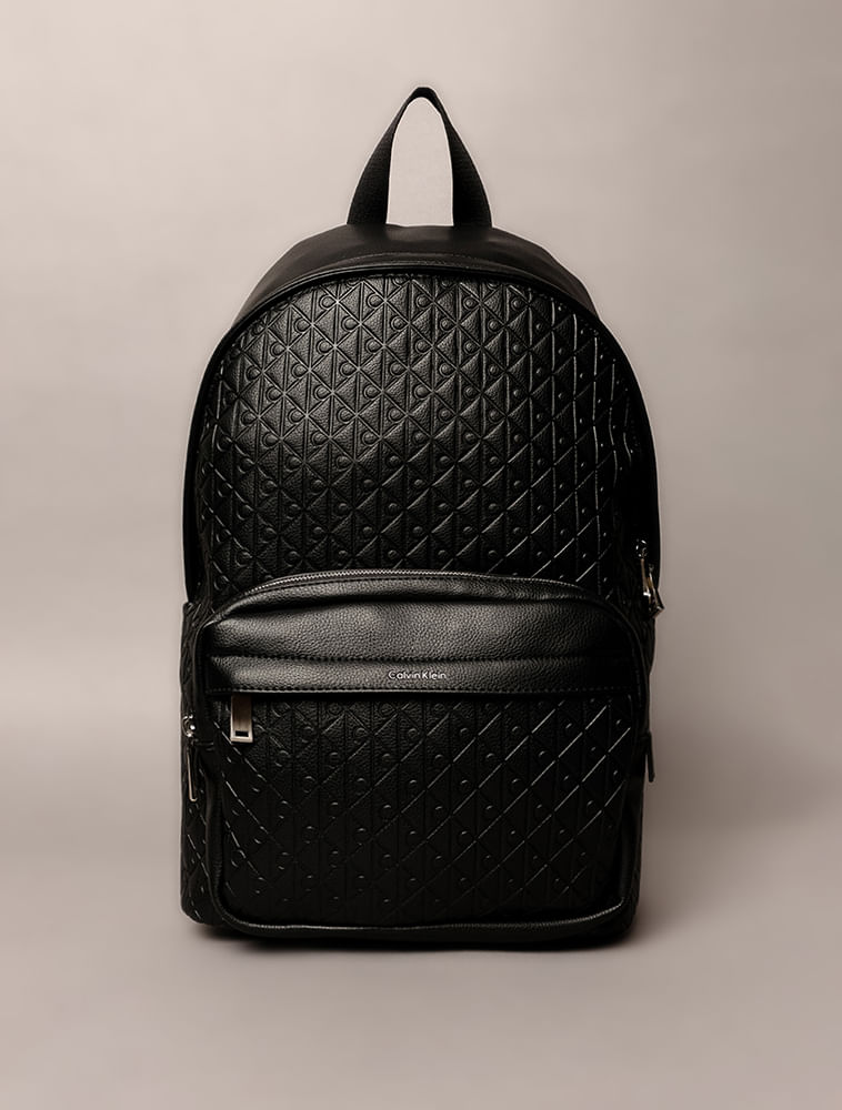 Mochila Calvin Klein Monograma Aop Relevo - Preto