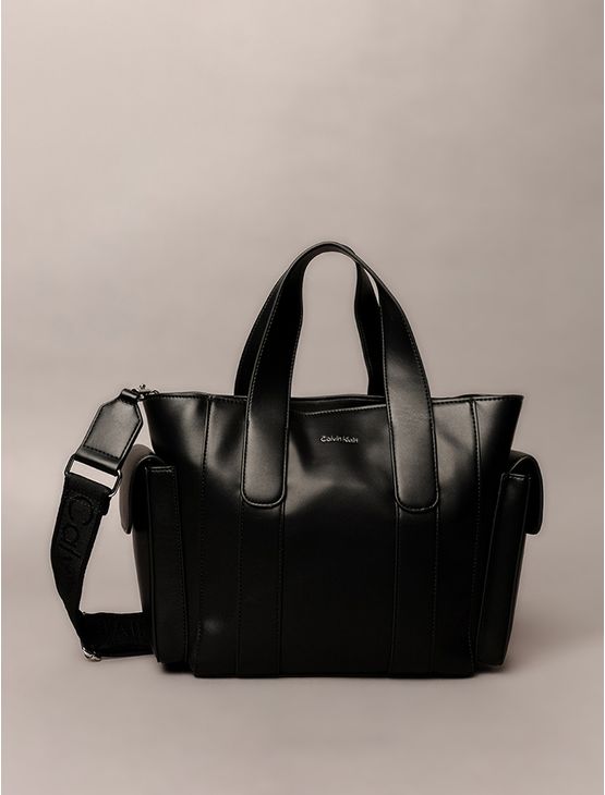 Bolsa Calvin Klein Feminina Com Bolsos Laterais - Preto Bolsa Calvin Klein Feminina Com Bolsos Laterais Preto u