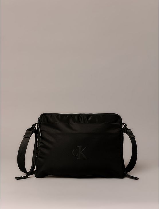 Bolsa Média Calvin Klein Jeans Nylon Square - Preto Bolsa Média Calvin Klein Jeans Nylon Square Preto u