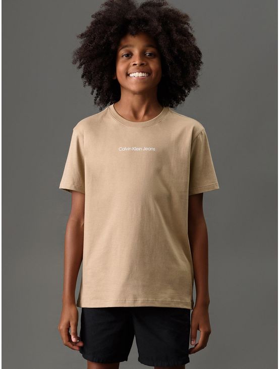 Camiseta Manga Curta Calvin Klein Jeans Menino Logo Centralizado - Caqui Medio Camiseta Manga Curta Calvin Klein Jeans Menino Logo Centralizado Caqui Medio 10