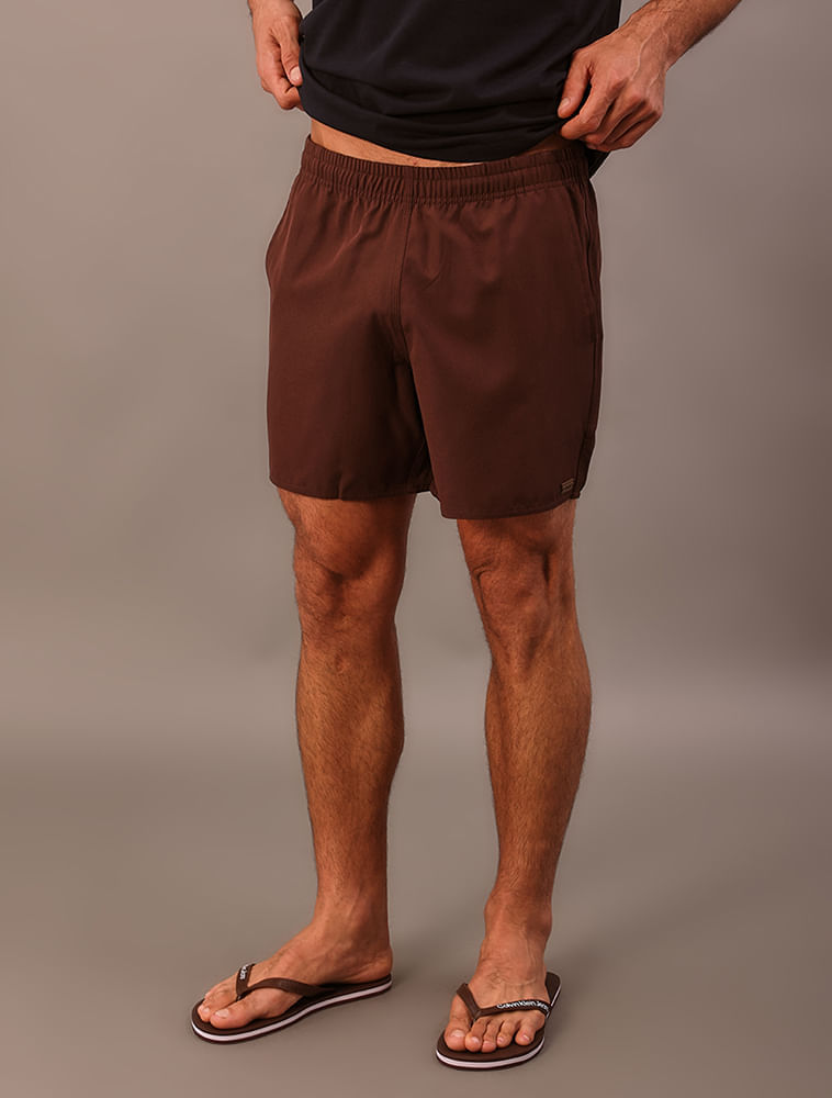 Shorts Elastico Liso Com Logo Lateral - Marrom