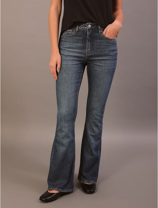 Calça Jeans Flare Feminina 5 Pockets - Azul Médio Calça Jeans Flare Feminina 5 Pockets Azul Médio 44