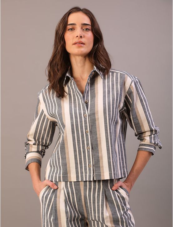 Camisa Calvin Klein Feminina Boxy Fit em Fio Tinto Exclusivo - Marinho Camisa Calvin Klein Feminina Boxy Fit em Fio Tinto Exclusivo Marinho 42