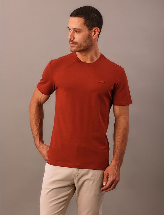 Camiseta Manga Curta Calvin Klein Masculino Piquet Patch Borrach - Ferrugem Camiseta Manga Curta Calvin Klein Masculino Piquet Patch Borrach Ferrugem m