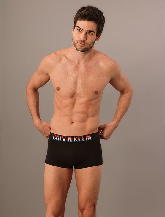 Cueca Low Rise Trunk Cotton Pride Calvin Klein Underwear - Preto Cueca Low Rise Trunk Cotton Pride Calvin Klein Underwear Preto p