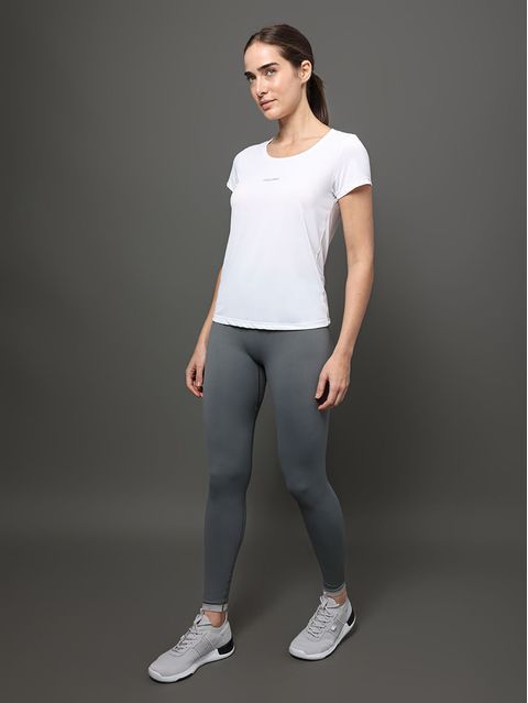 Camiseta Feminina Texturizada Calvin Klein Sport - Branco 2 — Calvin Klein