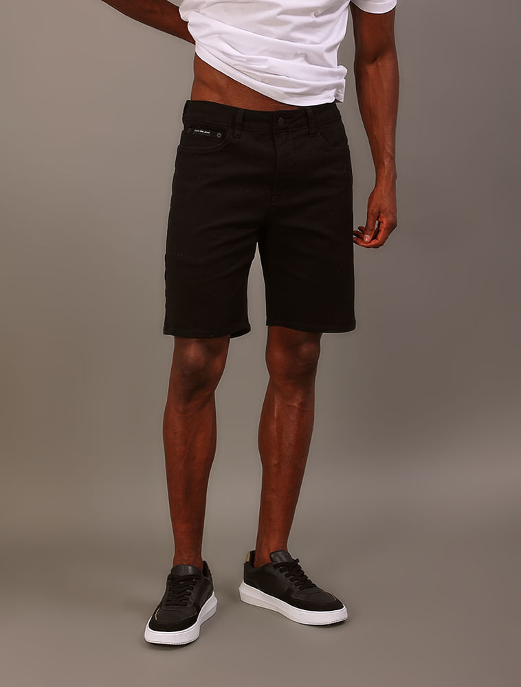 Bermuda de Sarja Masculina Com Stretch e Barra a Fio Calvin Klein Jeans - Preto