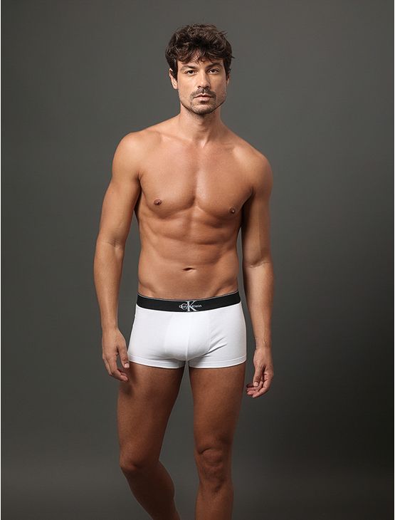 Cueca Low Rise Trunk Cotton Monogram Calvin Klein Underwear - Branco 2 Cueca Low Rise Trunk Cotton Monogram Calvin Klein Underwear Branco 2 m