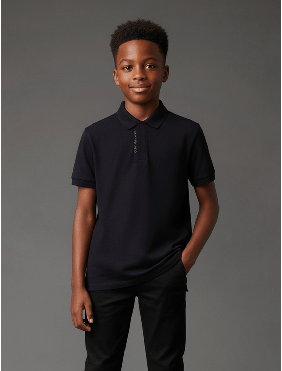 Polo Manga Curta Calvin Klein Jeans Menino Logo Peitilho - Preto Polo Manga Curta Calvin Klein Jeans Menino Logo Peitilho Preto 14