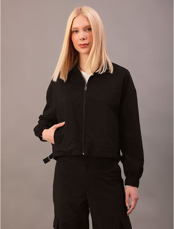 Jaqueta Calvin Klein Jeans Feminino Tecido Tecnológico - Preto Jaqueta Calvin Klein Jeans Feminino Tecido Tecnológico Preto 42