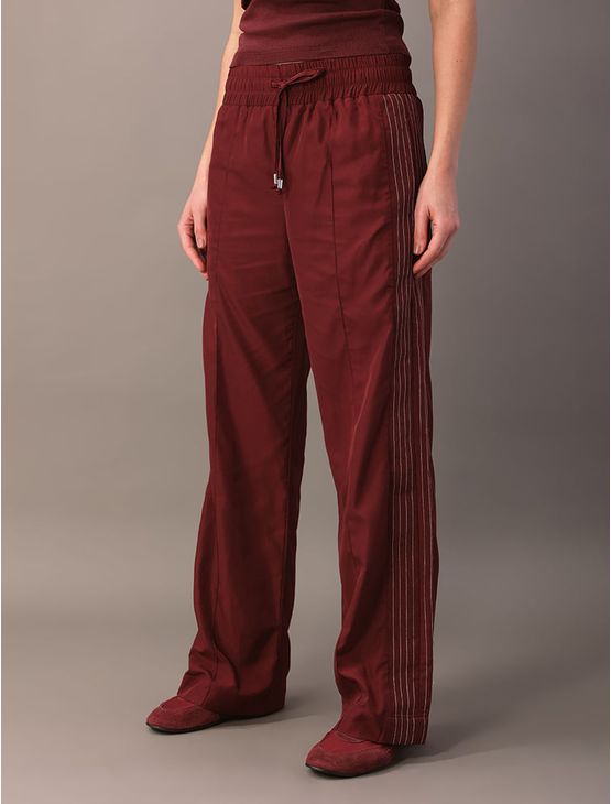 Calça Calvin Klein Jeans Feminino Abertura na Barra e Detalhes - Bordo Calça Calvin Klein Jeans Feminino Abertura na Barra e Detalhes Bordo 40