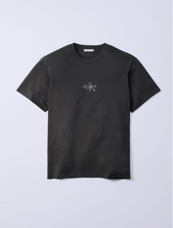 Camiseta Masculina Jung Kook For Calvin Klein Com Monograma - Chumbo Camiseta Masculina Jung Kook For Calvin Klein Com Monograma Chumbo g