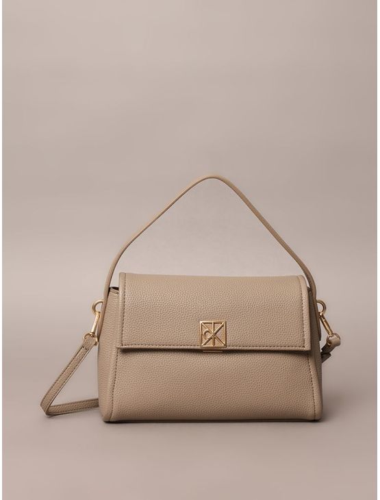Bolsa Calvin Klein Feminina Shoulder Emblema Aop Metálico - Havana Bolsa Calvin Klein Feminina Shoulder Emblema Aop Metálico Havana u