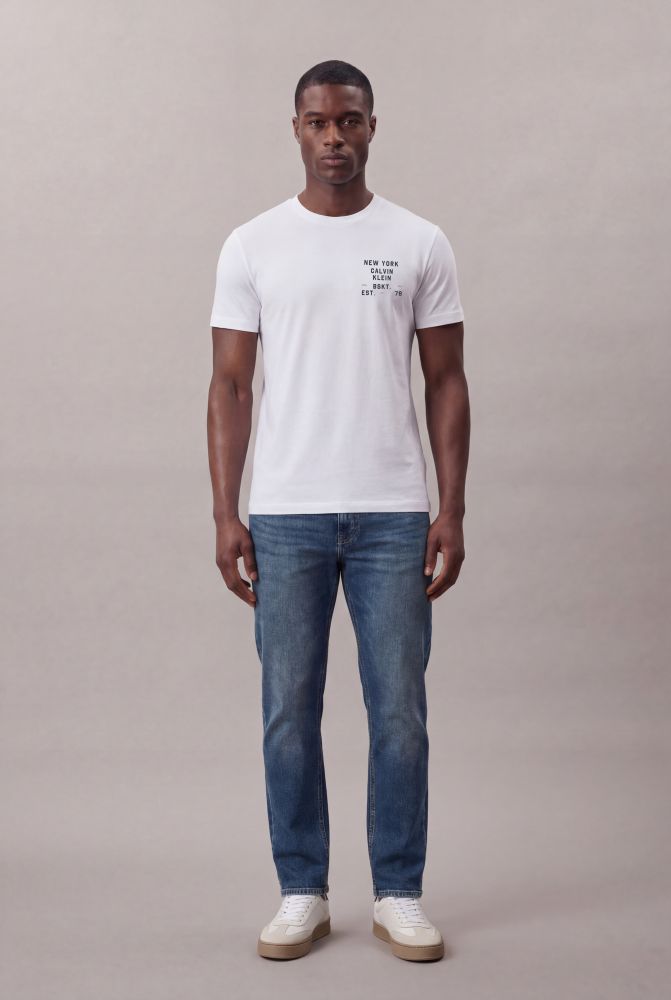 Camiseta Manga Curta Calvin Klein Jeans Masculino Sports Dpt. Costas - Branco - Camiseta Manga Curta Calvin Klein Jeans Masculino Sports Dpt. Costas Branco p