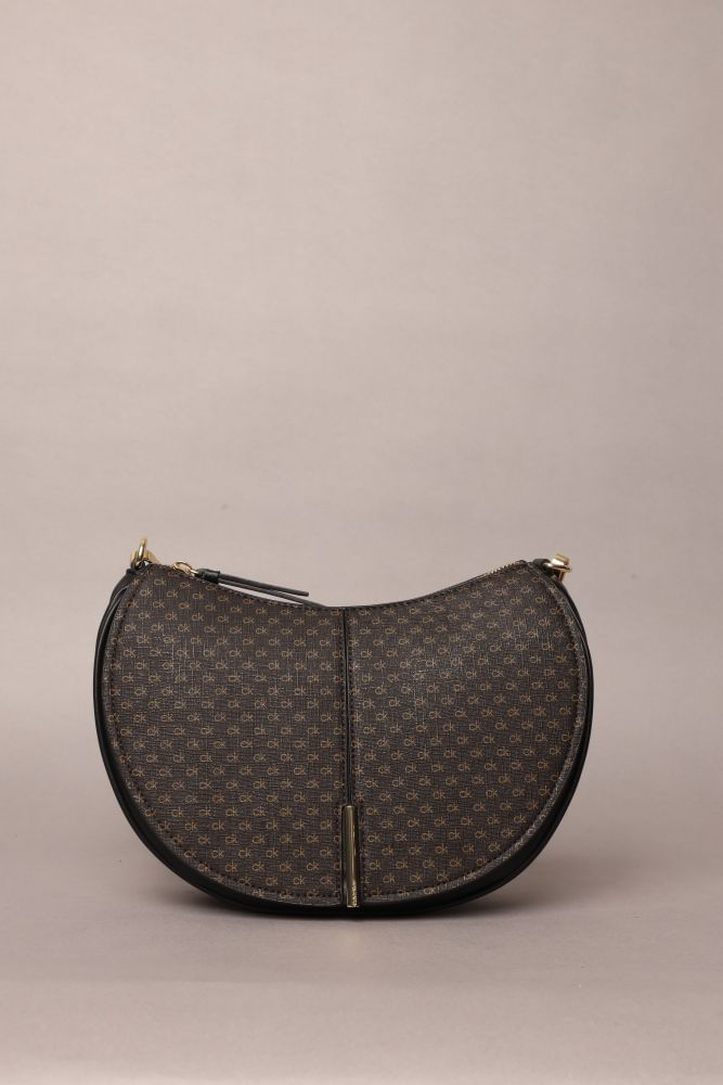 Bolsa Ck Crossbody Arredondada Monograma - Marrom