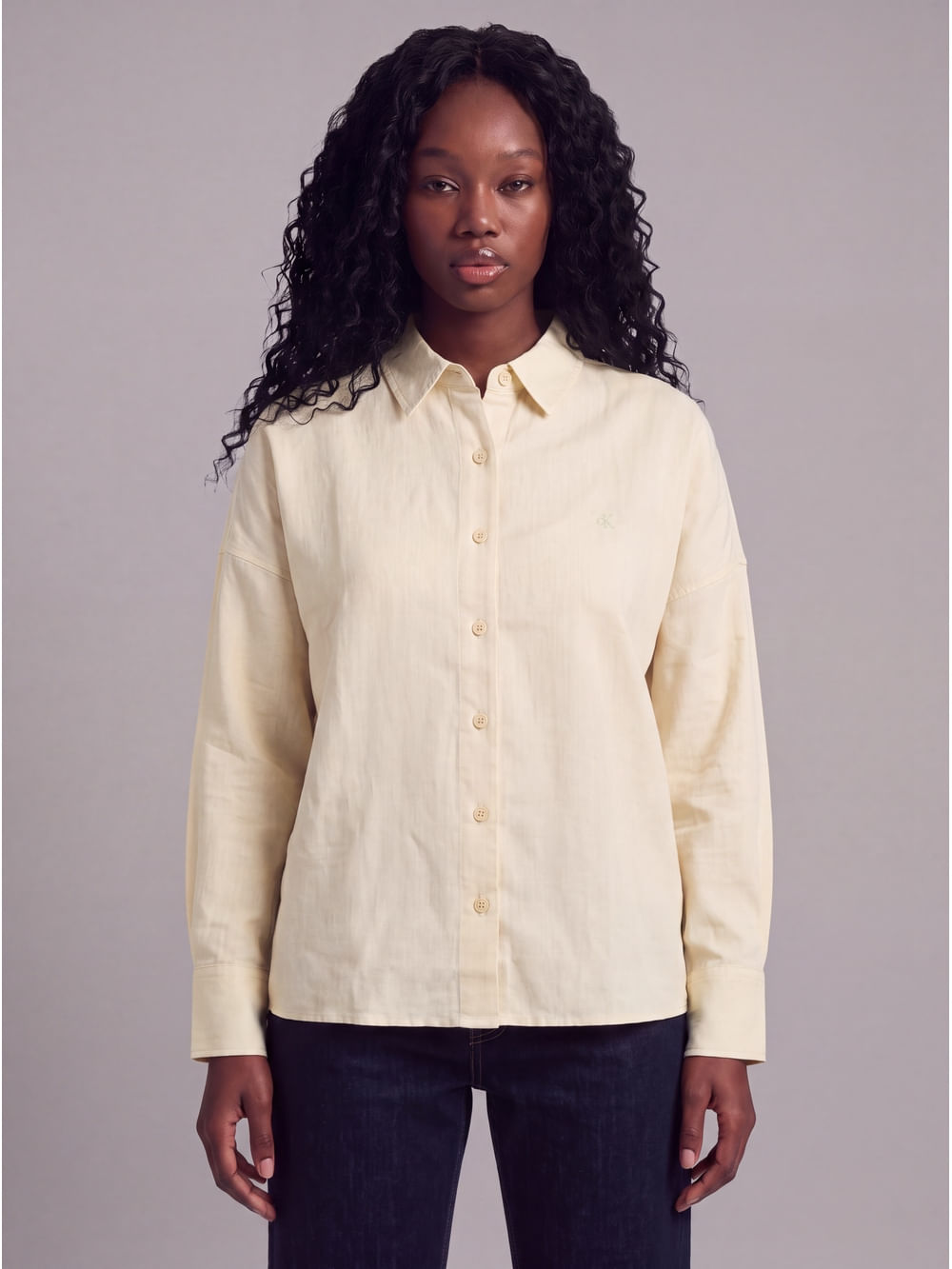 Camisa Feminina Bordado Calvin Klein Jeans - Off White - Camisa Feminina Bordado Calvin Klein Jeans Off White 44