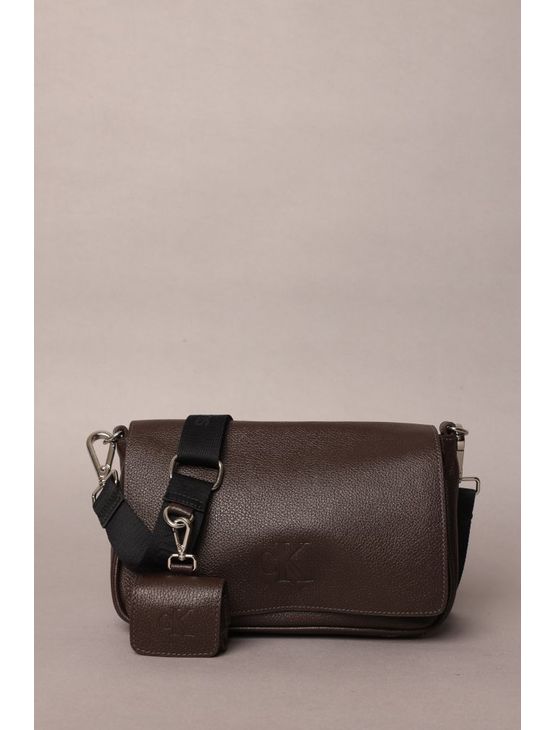 Bolsa Média Calvin Klein Jeans Chaveiro - Marrom Bolsa Média Calvin Klein Jeans Chaveiro Marrom u