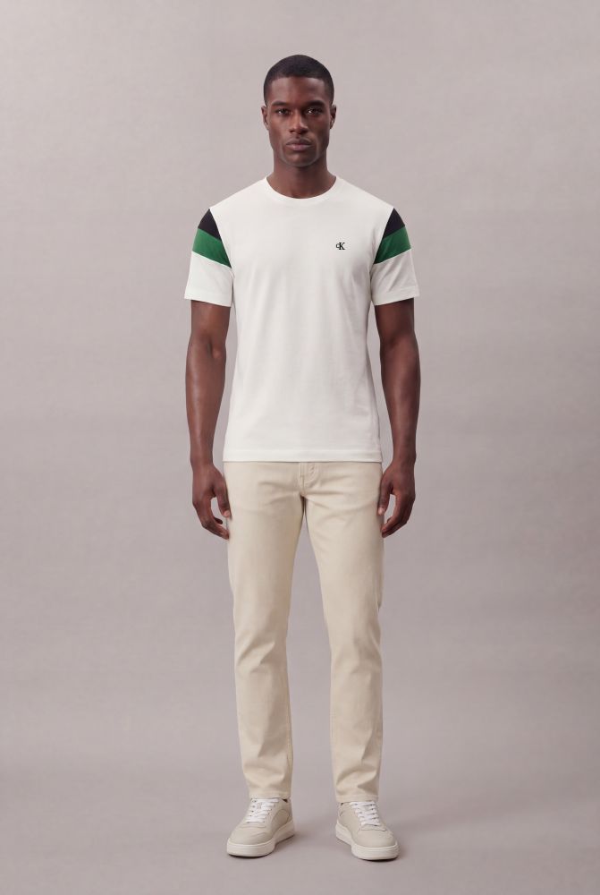 Camiseta Manga Curta Calvin Klein Jeans Masculino Recortes Manga - Off White - Camiseta Manga Curta Calvin Klein Jeans Masculino Recortes Manga Off White Pp