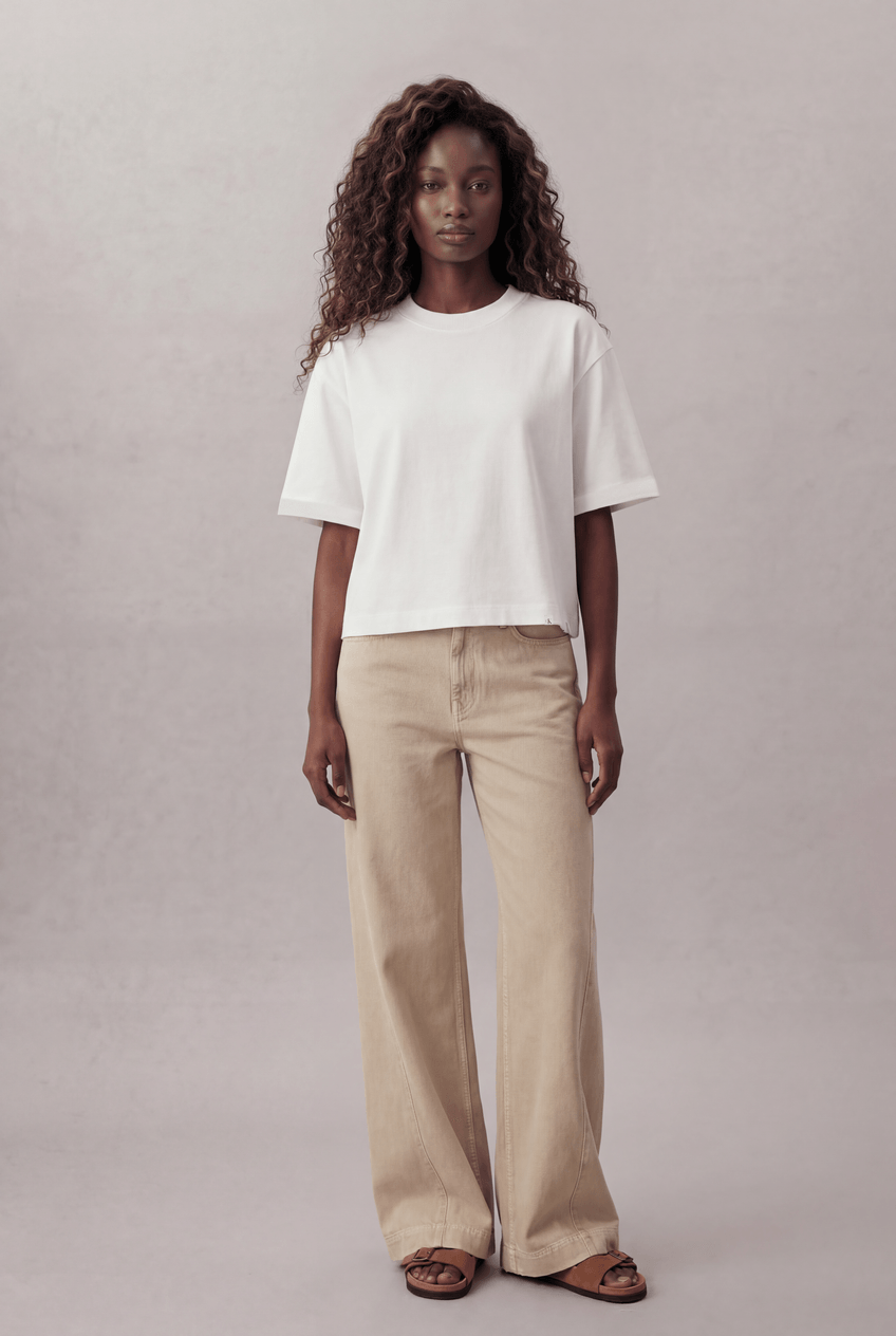 Camiseta Calvin Klein Jeans Feminino Bordado Assinatura Calvin Klein - Off White