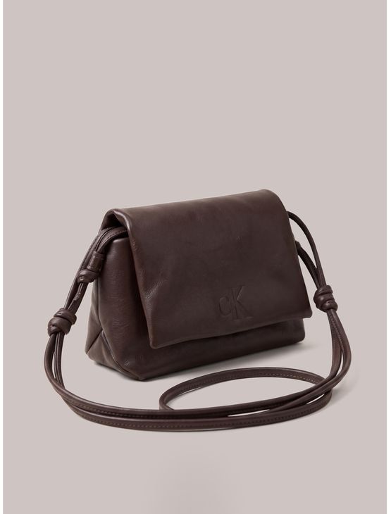 Bolsa Pequena Calvin Klein Jeans Fluffy - Marrom Bolsa Pequena Calvin Klein Jeans Fluffy Marrom u