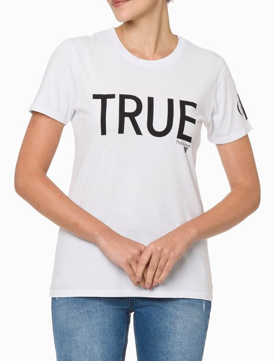 Camiseta Feminina Namorados True Calvin Klein Jeans - Branco Camiseta Feminina Namorados True Calvin Klein Jeans Branco Pp
