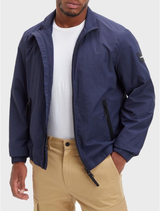 Jaqueta Masculina Crinkle Logo na Manga Calvin Klein - Marinho Jaqueta Masculina Crinkle Logo na Manga Calvin Klein Marinho p