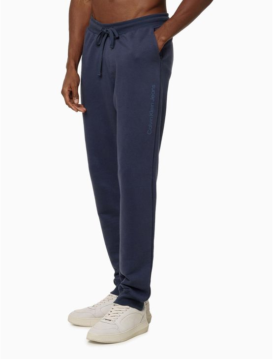 Calça Moletom Masculina Com Bolsos Logo Detalhe Calvin Klein Jeans - Azul Marinho Calça Moletom Masculina Com Bolsos Logo Detalhe Calvin Klein Jeans Azul Marinho m