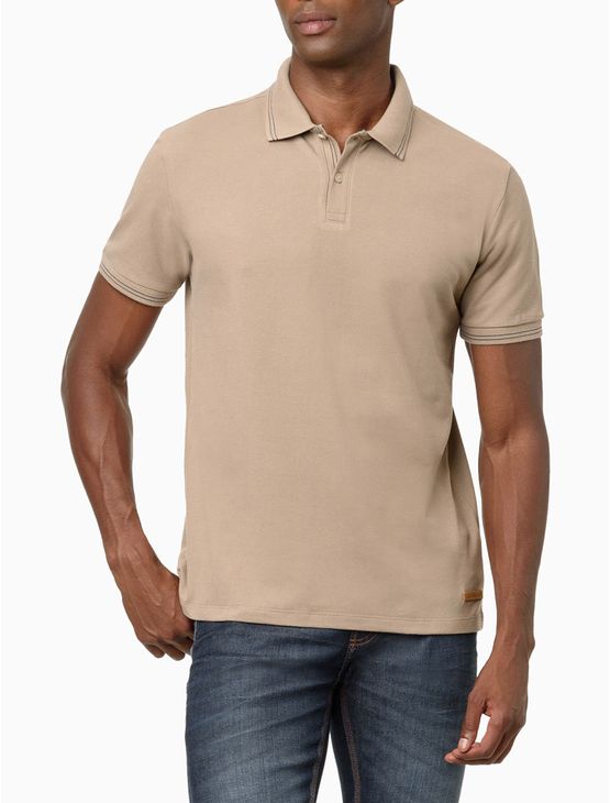 Polo Masculina Etiqueta Recouro Calvin Klein Jeans - Caqui Claro Polo Masculina Etiqueta Recouro Calvin Klein Jeans Caqui Claro Ggg