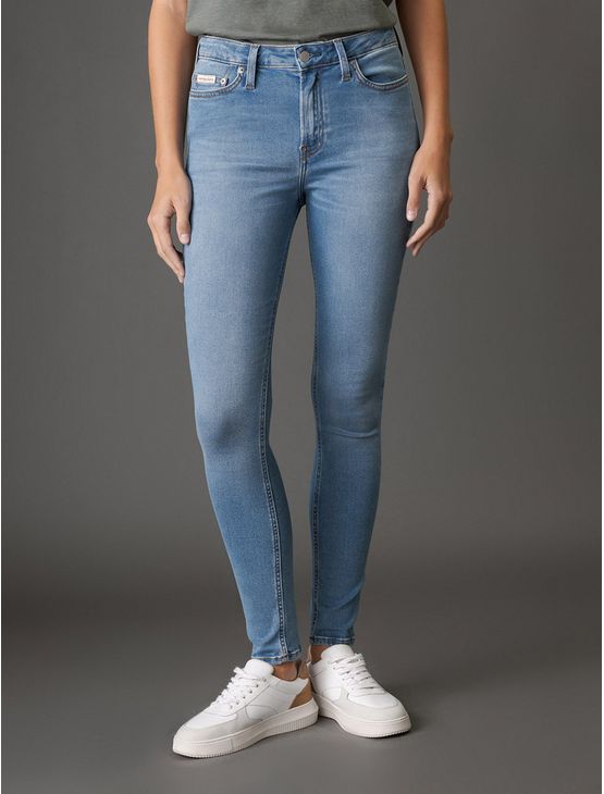 Calça Jeans Feminina Super Skinny Essential Calvin Klein Jeans - Azul Claro Calça Jeans Feminina Super Skinny Essential Calvin Klein Jeans Azul Claro 42