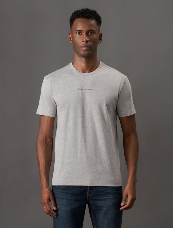 Camiseta Masculina de Algodão Estampa Logo Centralizado Calvin Klein Jeans - Cinza Camiseta Masculina de Algodão Estampa Logo Centralizado Calvin Klein Jeans Cinza m