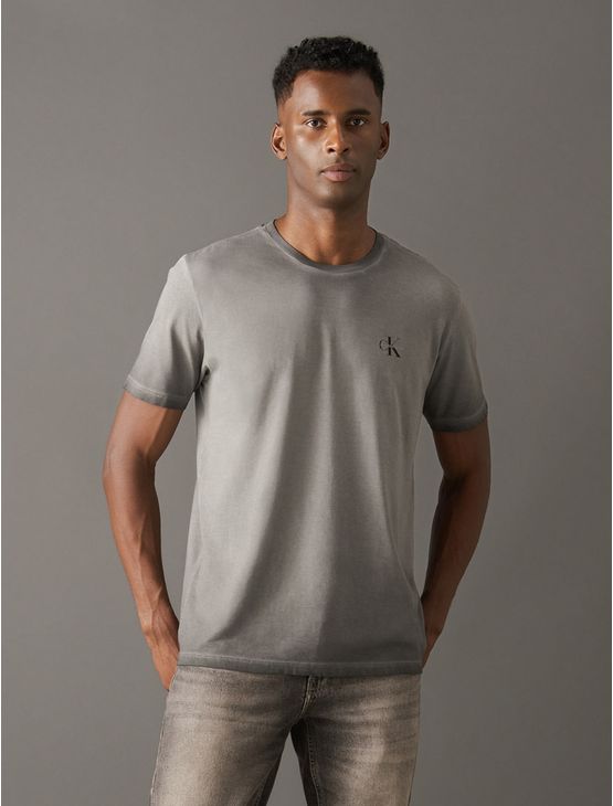 Camiseta Masculina Reissue Tinto Calvin Klein Jeans - Chumbo Camiseta Masculina Reissue Tinto Calvin Klein Jeans Chumbo p