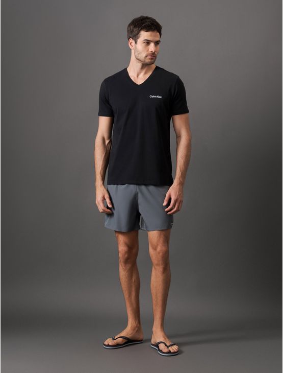 Camiseta Manga Curta Decote v Logo No Peito Calvin Klein Swimwear - Preto Camiseta Manga Curta Decote v Logo No Peito Calvin Klein Swimwear Preto m