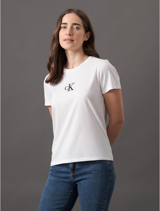Camiseta Feminina Rubber Patch Calvin Klein Jeans – Branco 2 Camiseta Feminina Rubber Patch Calvin Klein Jeans Branco 2 g