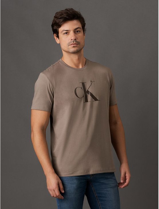 Camiseta Masculina Gel Calvin Klein Jeans – Caqui Medio Camiseta Masculina Gel Calvin Klein Jeans Caqui Medio p