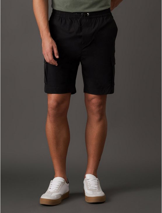 Bermuda Masculina Tech Cargo Calvin Klein Jeans – Preto Bermuda Masculina Tech Cargo Calvin Klein Jeans Preto 42