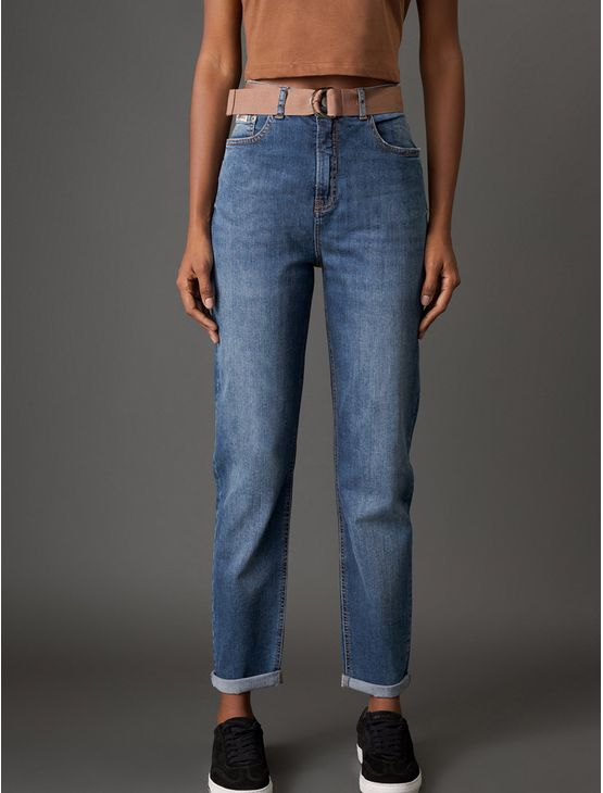 Calça Jeans Feminina Mom Tom Médio Calvin Klein Jeans - Azul Médio Calça Jeans Feminina Mom Tom Médio Calvin Klein Jeans Azul Médio 36