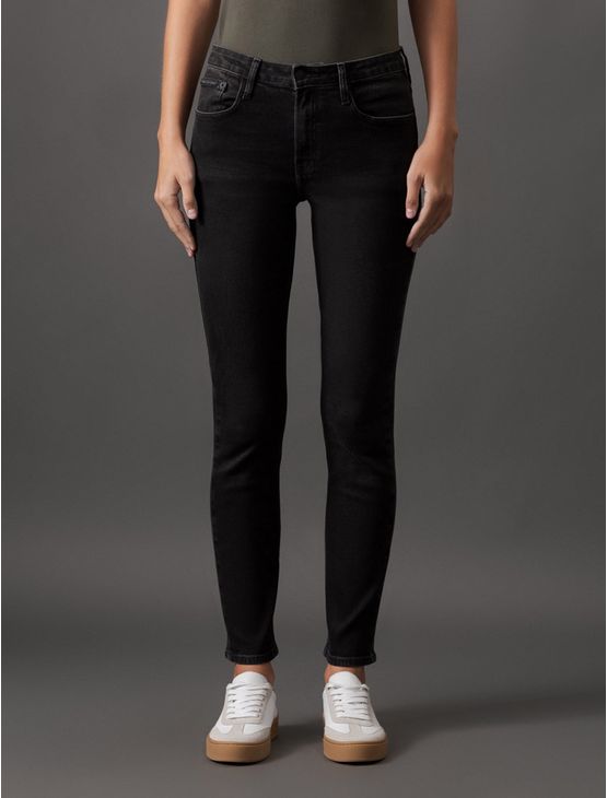 Calça Jeans Feminina Slim 5 Pockets Calvin Klein Jeans – Preto Calça Jeans Feminina Slim 5 Pockets Calvin Klein Jeans Preto 46