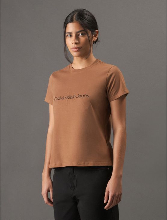 Camiseta Feminina Logo Embossed Calvin Klein Jeans – Terra Camiseta Feminina Logo Embossed Calvin Klein Jeans Terra Pp