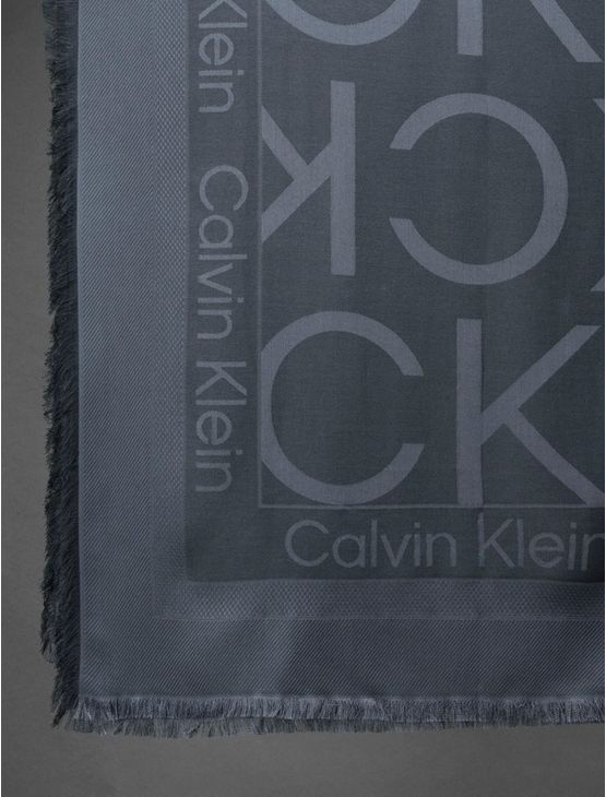 Lenço Feminino Jacquard Monograma Calvin Klein – Cinza Médio Lenço Feminino Jacquard Monograma Calvin Klein Cinza Médio u