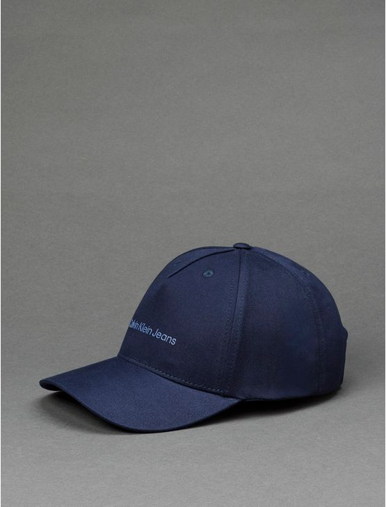 Boné Infantil Masculino de Sarja Aba Curva Estampa Logo Calvin Klein Jeans - Azul Marinho Boné Infantil Masculino de Sarja Aba Curva Estampa Logo Calvin Klein Jeans Azul Marinho g