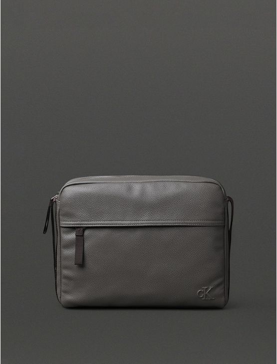 Bolsa Masculina Transversal Cargo Calvin Klein Jeans – Capuccino Bolsa Masculina Transversal Cargo Calvin Klein Jeans Capuccino u