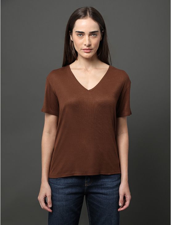 Camiseta Feminina Decote v Calvin Klein Jeans - Marrom Camiseta Feminina Decote v Calvin Klein Jeans Marrom Pp