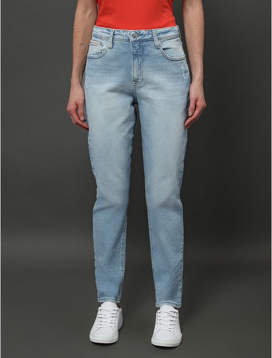 Calça Jeans Feminina Mom Pequenos Puídos Calvin Klein Jeans - Azul Claro Calça Jeans Feminina Mom Pequenos Puídos Calvin Klein Jeans Azul Claro 40