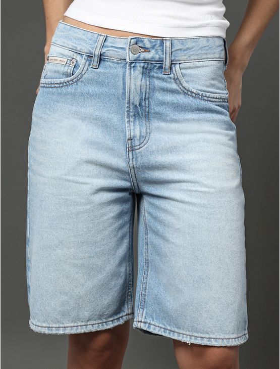 Bermuda Jeans Feminina Baggy Calvin Klein Jeans - Azul Claro Bermuda Jeans Feminina Baggy Calvin Klein Jeans Azul Claro 38