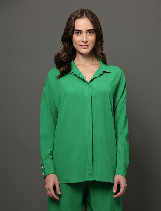 Camisa Feminina Linho Misto Calvin Klein Jeans - Verde Médio Camisa Feminina Linho Misto Calvin Klein Jeans Verde Médio 40