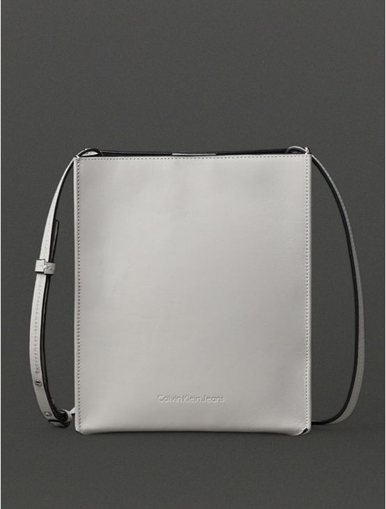 Bolsa Média Feminina Square Calvin Klein Jeans - Off White Bolsa Média Feminina Square Calvin Klein Jeans Off White u