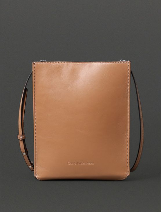 Bolsa Média Feminina Square Calvin Klein Jeans – Caqui Medio Bolsa Média Feminina Square Calvin Klein Jeans Caqui Medio u