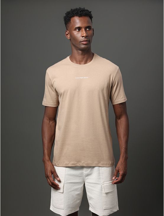 Camiseta Masculina Logo Centralizado Calvin Klein Jeans - Caqui Medio Camiseta Masculina Logo Centralizado Calvin Klein Jeans Caqui Medio Pp